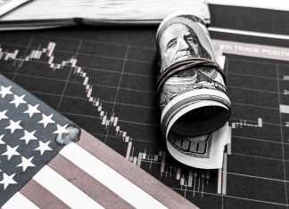 Inflación golpea a Estados Unidos: precios de la gasolina se disparan un 34 % Inflación en Estados Unidos representada con dólares y un gráfico financiero ante el aumento de los precios.