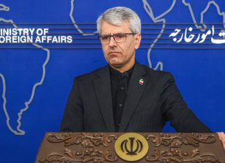 Irán advierte a Estados Unidos: Se acabó la era de los ataques relámpago Esmaeil Baghaei, portavoz de Exteriores de Irán, durante una comparecencia oficial en Teherán.