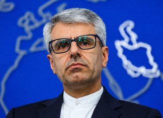 Irán exige levantar el bloqueo contra Yemen Portavoz de Exteriores de Irán durante una rueda de prensa sobre la posición iraní ante el conflicto en Yemen.