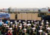 Irán lanza una advertencia sobre el alcance de su arsenal Militares iraníes frente a misiles durante una exhibición militar en Teherán.
