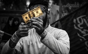 Irán califica de “inhumanas” las sanciones de Estados Unidos Hombre sostiene un billete de 100 dólares en una imagen ilustrativa sobre las sanciones de Estados Unidos contra Irán.