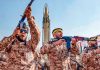 Irán se prepara ante nueva alerta de ataques estadounidenses Militares iraníes armados durante una exhibición militar con un misil al fondo.