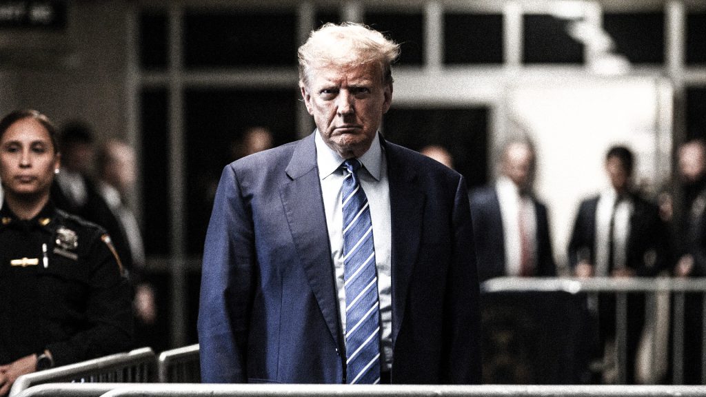 Donald Trump, presidente de Estados Unidos, en una imagen relacionada con las sentencias judiciales de Irán contra el país norteamericano.