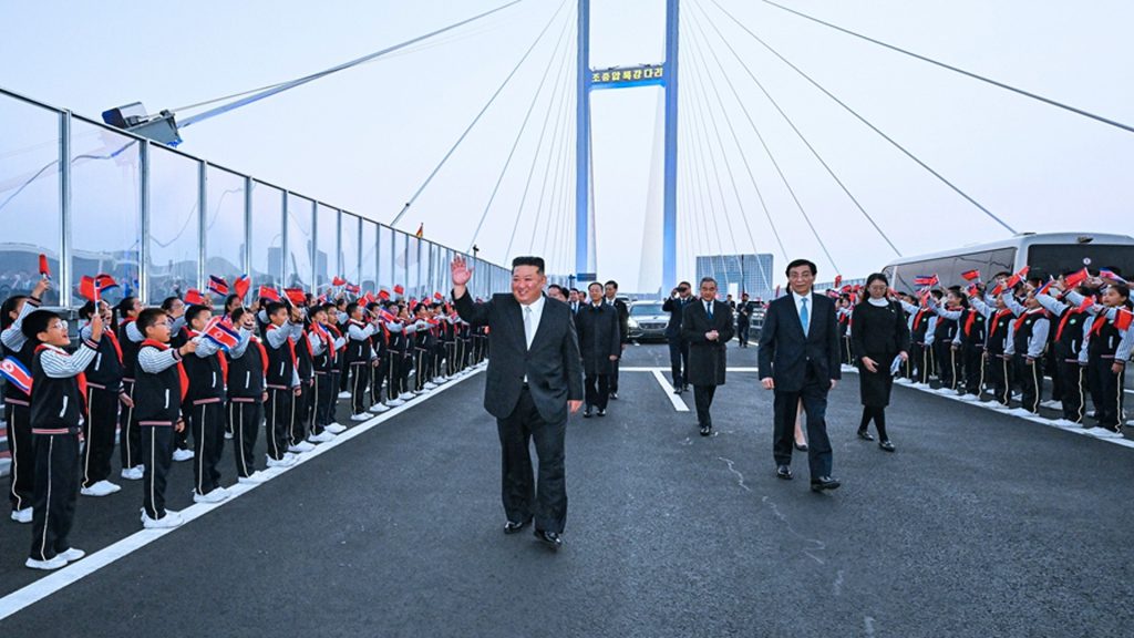 Kim Jong-Un, el nuevo puente sobre el río Yalu