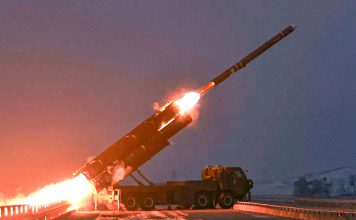 Corea desarrolla misil con inteligencia artificial capaz de modificar su trayectoria Kim Jong-un supervisó el lanzamiento de un misil estratégico equipado con inteligencia artificial y nuevas capacidades de maniobra.