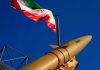 Irán a EE.UU.: Una nueva agresión tendrá consecuencias mucho más dolorosas Misil iraní exhibido junto a la bandera de Irán en una exposición militar en Teherán.