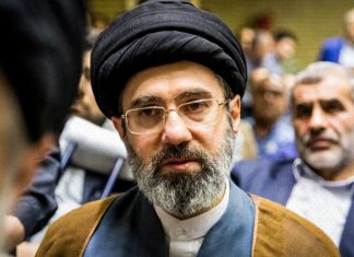 Jamenei: Estados Unidos e Israel no pudieron debilitar la seguridad interna de Irán Mojtaba Jamenei, líder supremo de Irán, durante una aparición pública.