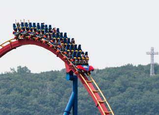 Six Flags cierra 10 montañas rusas tras muerte de visitante en Estados Unidos Montaña rusa de Six Flags