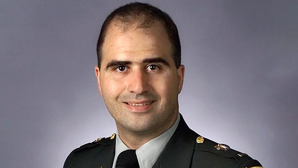 Nidal Malik Hasan, exmayor y psiquiatra del Ejército de los Estados Unidos, condenado a la pena de muerte por un tribunal militar