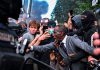Protestas estudiantiles elevan la presión sobre Macron en Francia Protestas estudiantiles en Francia durante enfrentamientos con fuerzas antidisturbios.