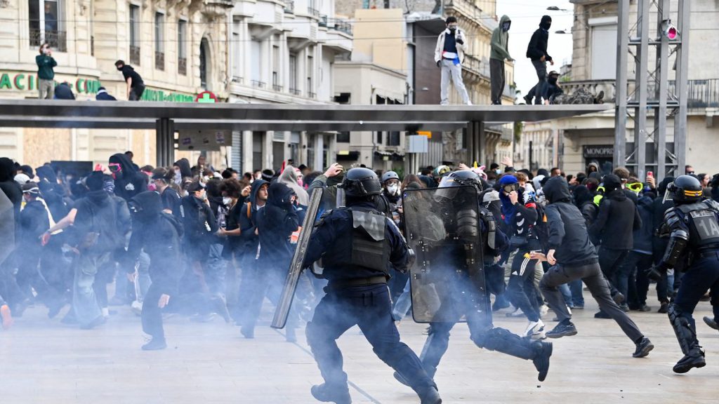 Enfrentamientos entre manifestantes y policía en Francia/ 24 de octubre