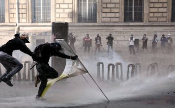 Rusia responsabiliza a gobiernos europeos por ola de protestas Manifestantes en medio de disturbios con la policía de Francia