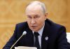 Rusia: Europa padece de esquizofrenia política Vladímir Putin sentado ante un micrófono durante una reunión oficial en Rusia.