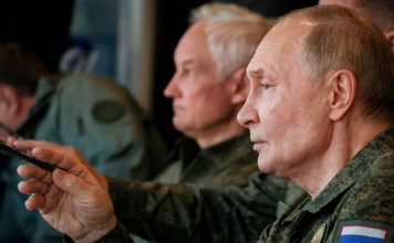 Rusia consolida avances militares en más de 300 localidades de Ucrania Vladímir Putin durante una visita a una base militar rusa en el contexto de las operaciones en Ucrania.