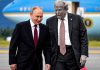 Kremlin plantea posible cumbre entre Putin, Trump y Xi en China Vladímir Putin y Donald Trump caminan juntos durante un encuentro diplomático, en medio de las expectativas sobre la próxima cumbre de APEC en China.