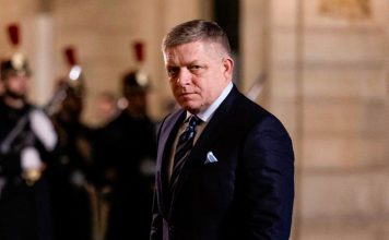 Eslovaquia rechaza financiar a Ucrania y cuestiona préstamos millonarios de la UE Robert Fico, primer ministro de Eslovaquia, durante un acto oficial.