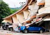 Panamá contabiliza 6.174 afectados por potente terremoto Edificio derrumbado sobre varios vehículos tras el terremoto en Penonomé, Panamá.