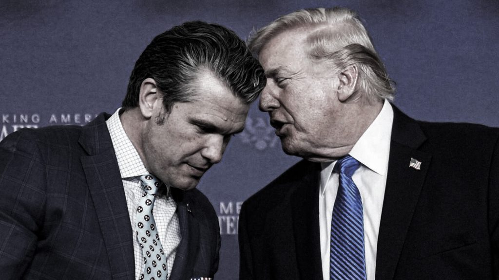 Donald Trump y Pete Hegseth durante una conversación en Estados Unidos.