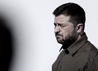 Exvocera de Zelenski: “Rusia está ganando” mientras Kiev se hunde en el desgaste Volodímir Zelenski durante la Cumbre de Granada en España en 2023.