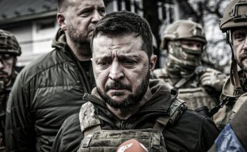 Rusia denuncia vínculos de Ucrania con cárteles mexicanos Volodímir Zelenski con indumentaria militar en una imagen de archivo.